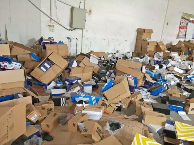 你买到过99元的“耐克”“阿迪”吗?岳阳一网店凭此月入百万,如今却