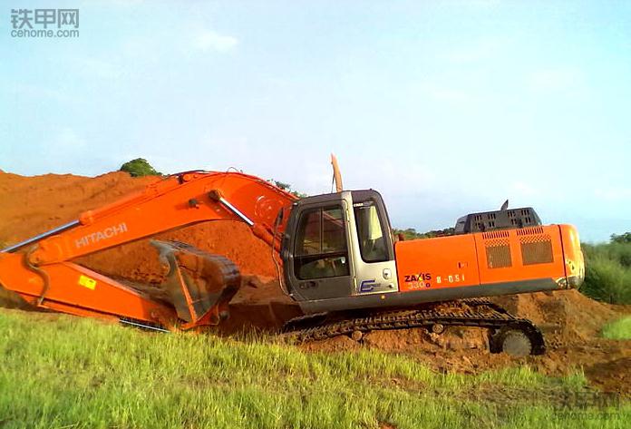 我在非洲开挖机,4：挖机坏了没法修，时刻提防被抢劫