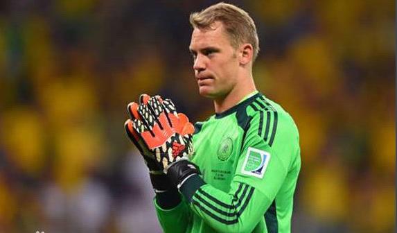 这位世界杯封面人物到底多强？球员围球门，最后靠他扑点球取胜