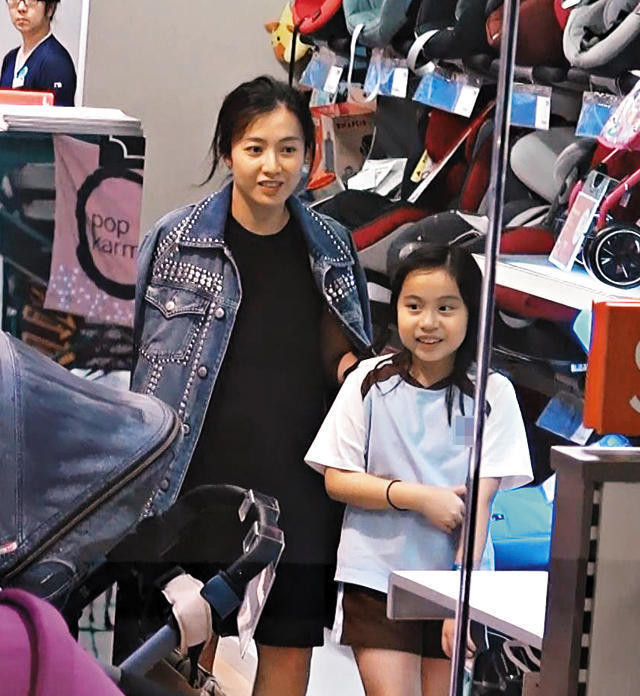 香港女首富甘比晒素颜,甘比香港女首富生女儿