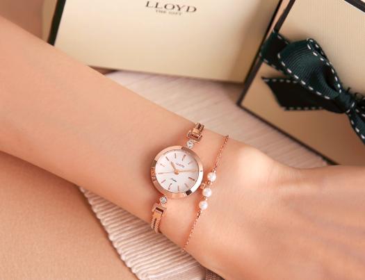 颜值好看一万块钱的手表,烂大街的十款手表