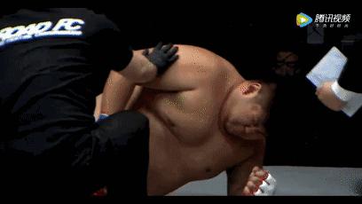 被踢裆等于十头大象踩脚？敖日格勒王冠告诉你蛋碎到底有多痛？