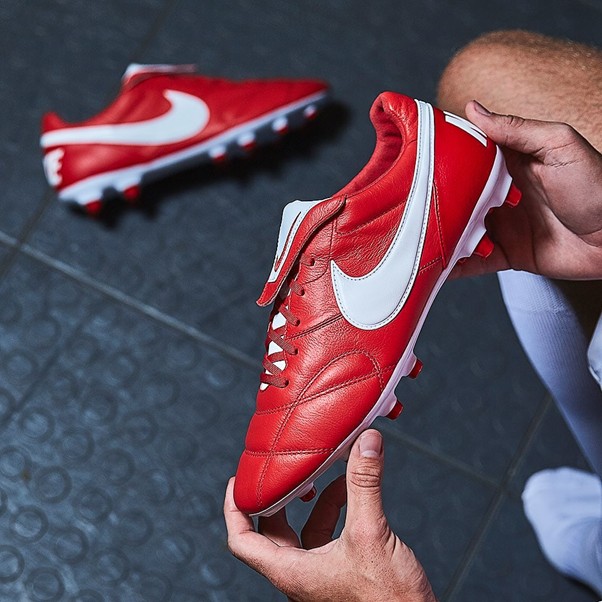 适合宽脚的碎钉足球鞋推荐,最适合亚洲脚型的足球鞋推荐