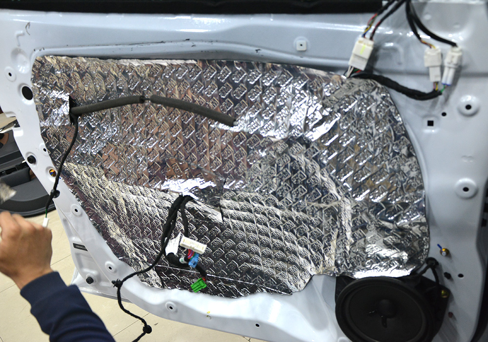 比亚迪宋改装音响,比亚迪宋汽车4门隔音拆装