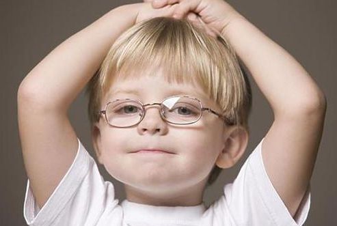 孩子总揉眼睛需要补叶黄素吗,孩子远视经常揉眼睛