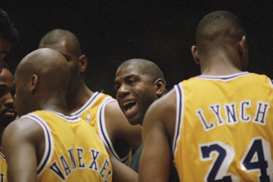 那些年科比单挑詹姆斯,回顾那些年科比的黑肘