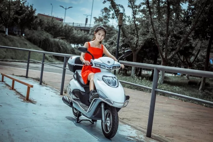 汽车自动灯测评,铃木110踏板摩托车最新款电喷