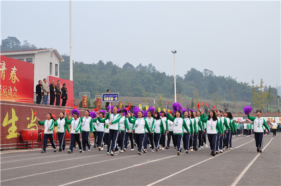 四川工商学院校运会田径,四川省商贸学校运动会2016级学生
