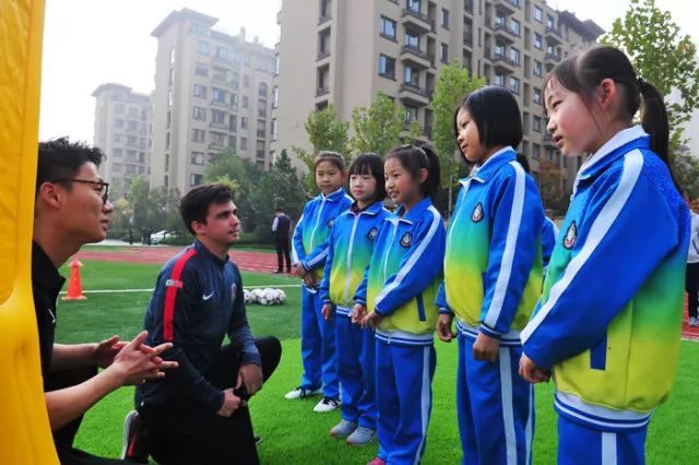 新疆孩子的足球梦,蒲城孩子的足球梦