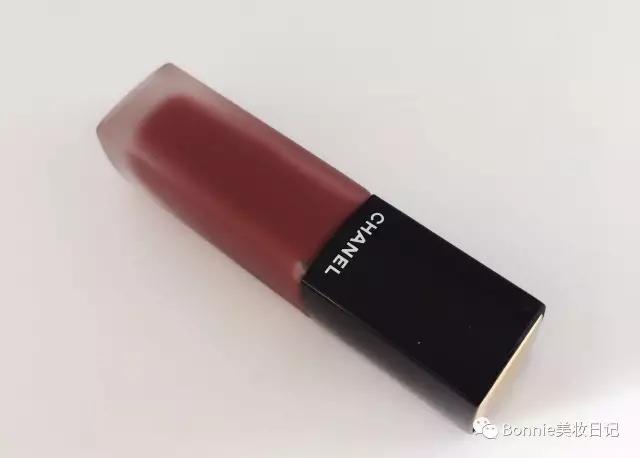 为什么我们种草的口红好看,为了口红铺了10层粉