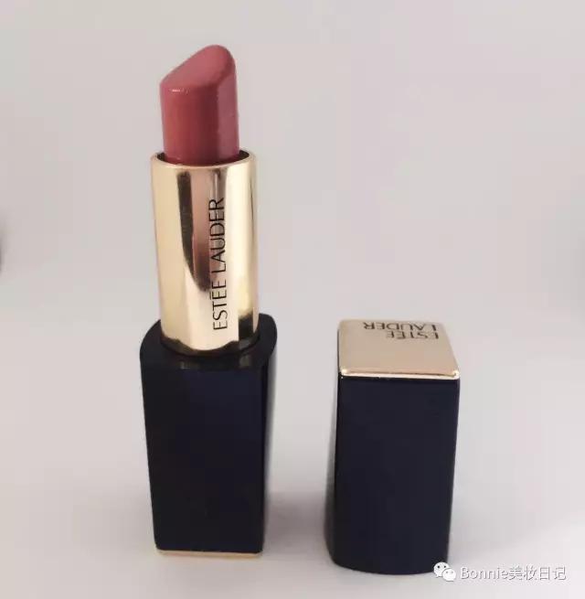 为什么我们种草的口红好看,为了口红铺了10层粉