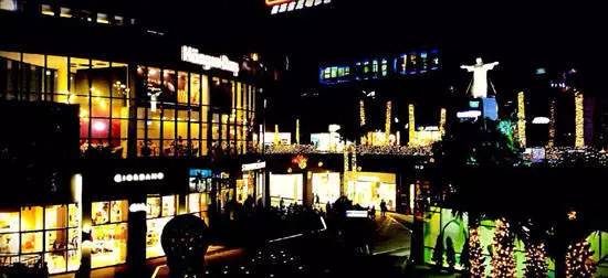 逛街购物的人少了,现在逛街的人越来越少了