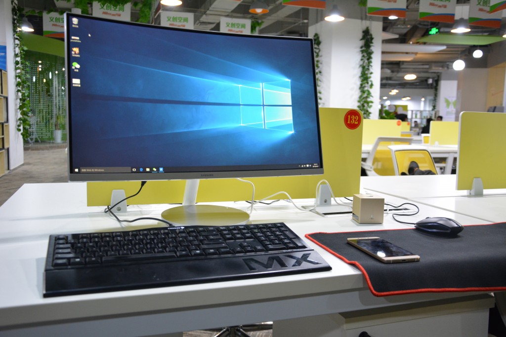 巴掌大的电脑主机,能玩英雄联盟—Sparo迷你主机测评