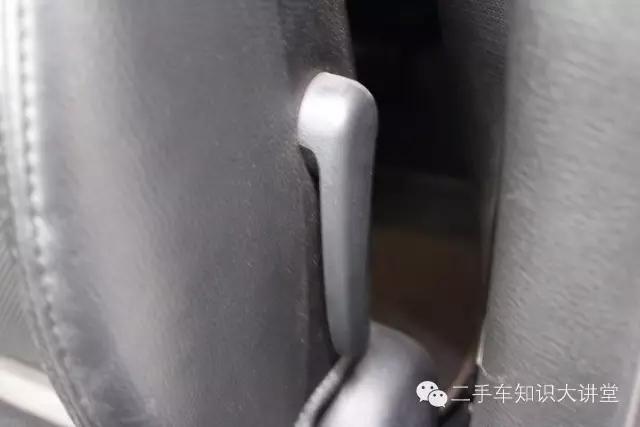 这台二手车换过悬挂、刮过底盘,但把车吊起来后,评估师惊呆了!