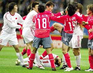 安贞焕李玮锋关系,安贞焕踹李玮锋