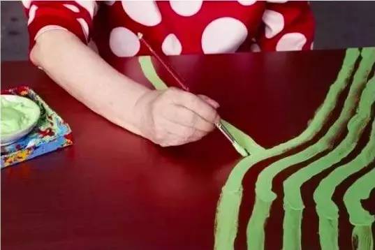 她是草间弥生，幻想症患者，也是世界著名前卫艺术家