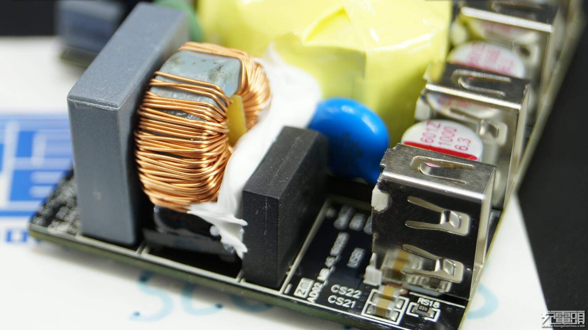 小米gan充电器65w拆解,小米65w双口充电器拆解