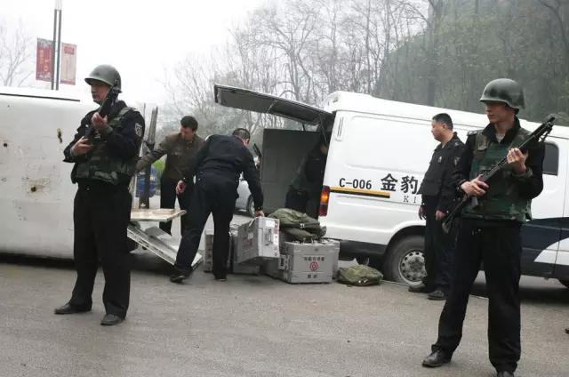 关于运钞车的段子,运钞车安全知识