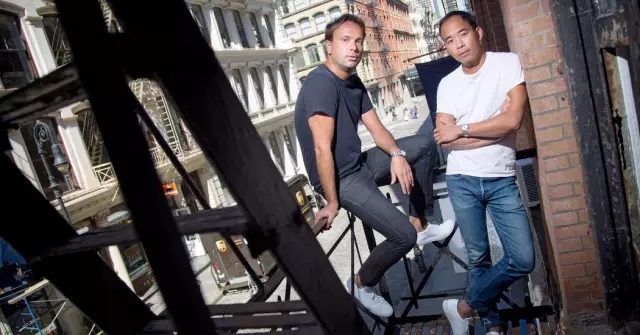 再红红不过小白鞋