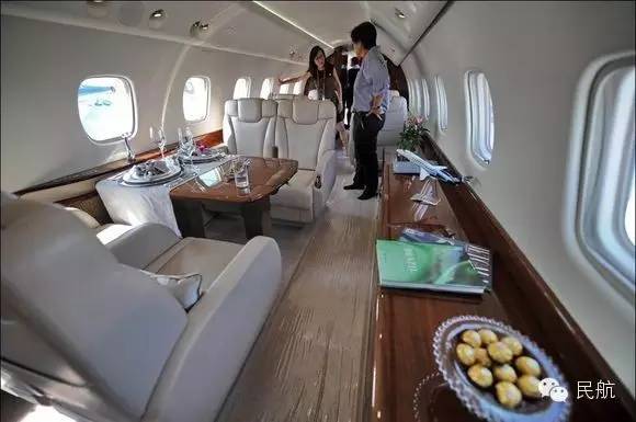 成龙谈私人飞机,成龙的三架飞机型号