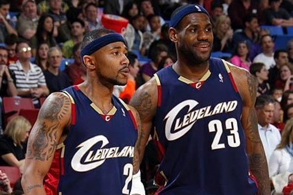 21世纪十大赛季最强球队,21世纪唯一拿过三连冠的球队