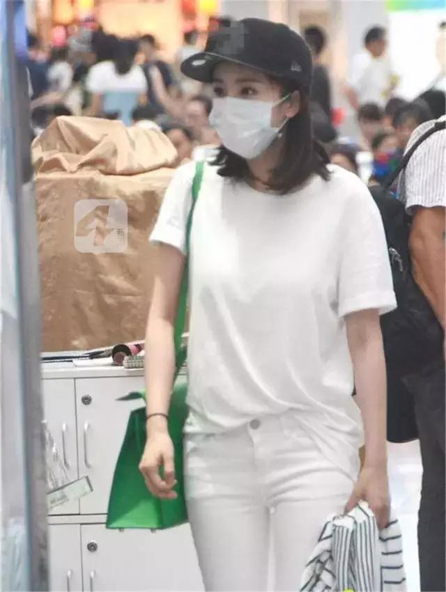 关于20块钱可以买的好看服装,20块钱的衣服穿出了2000块钱的感觉