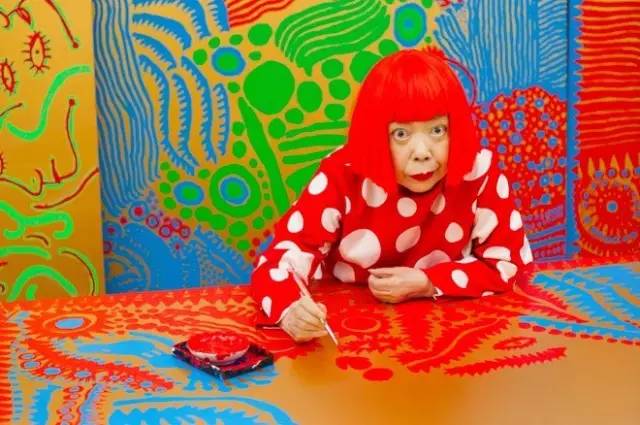 她是草间弥生，幻想症患者，也是世界著名前卫艺术家