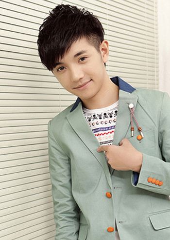 小鲜肉中长发发型,今年最流行的鲜肉发型