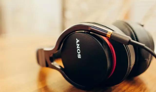 从1千到1万的声音,100到1万耳机对比