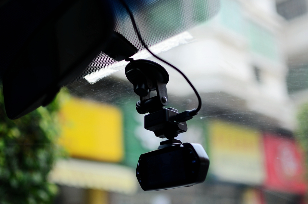 道路瞬息万变记录无时无刻爱国者aigoD66行车记录仪