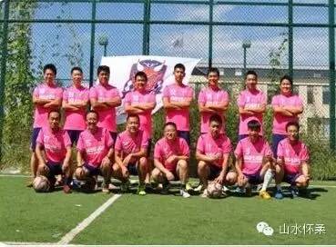 所有人别再拘于眼前的苟且,怀柔首届业余⚽联赛即将开赛,我们在寻找爱⚽的你,还不赶紧跳到球场来?