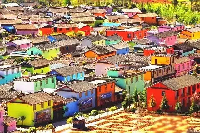 丽江惊现国内第一个彩色村!美的太不像话,像童话!