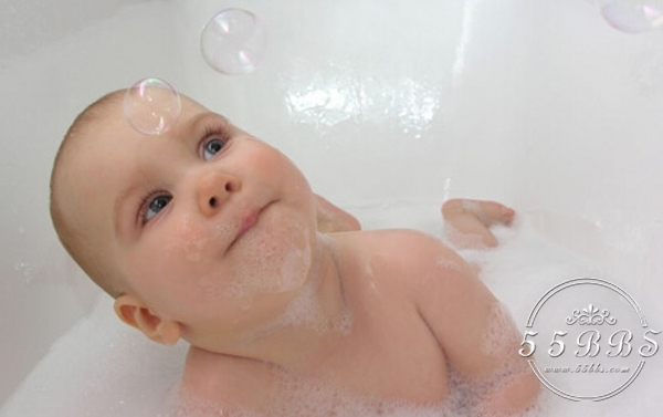 婴儿如何洗澡不着凉,小婴儿如何洗澡
