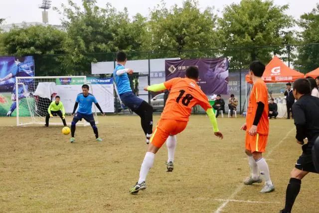 震撼！福州公安绿茵争霸！原来足球还能这么玩