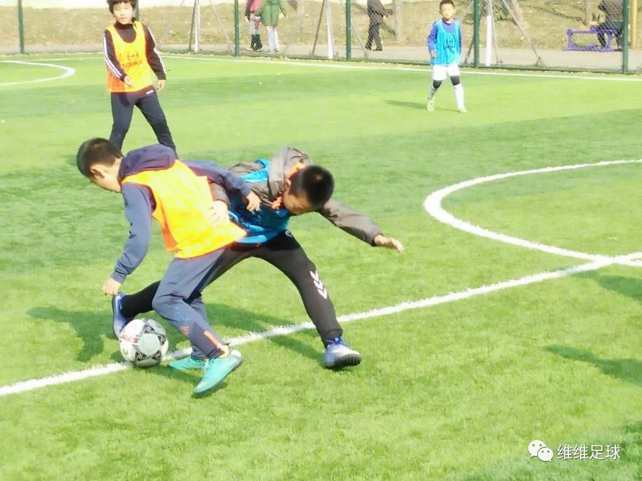 怎么抢球能又快又稳足球,足球抢球简单教程
