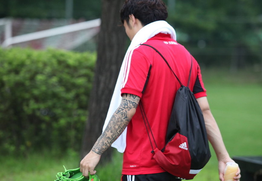 中国足球队纹身最多的人是谁,球可以输但打球的气势不能输