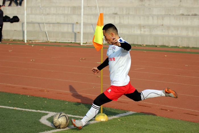 *安泰**市足球业余联赛：立丰技能不敌迎金门业