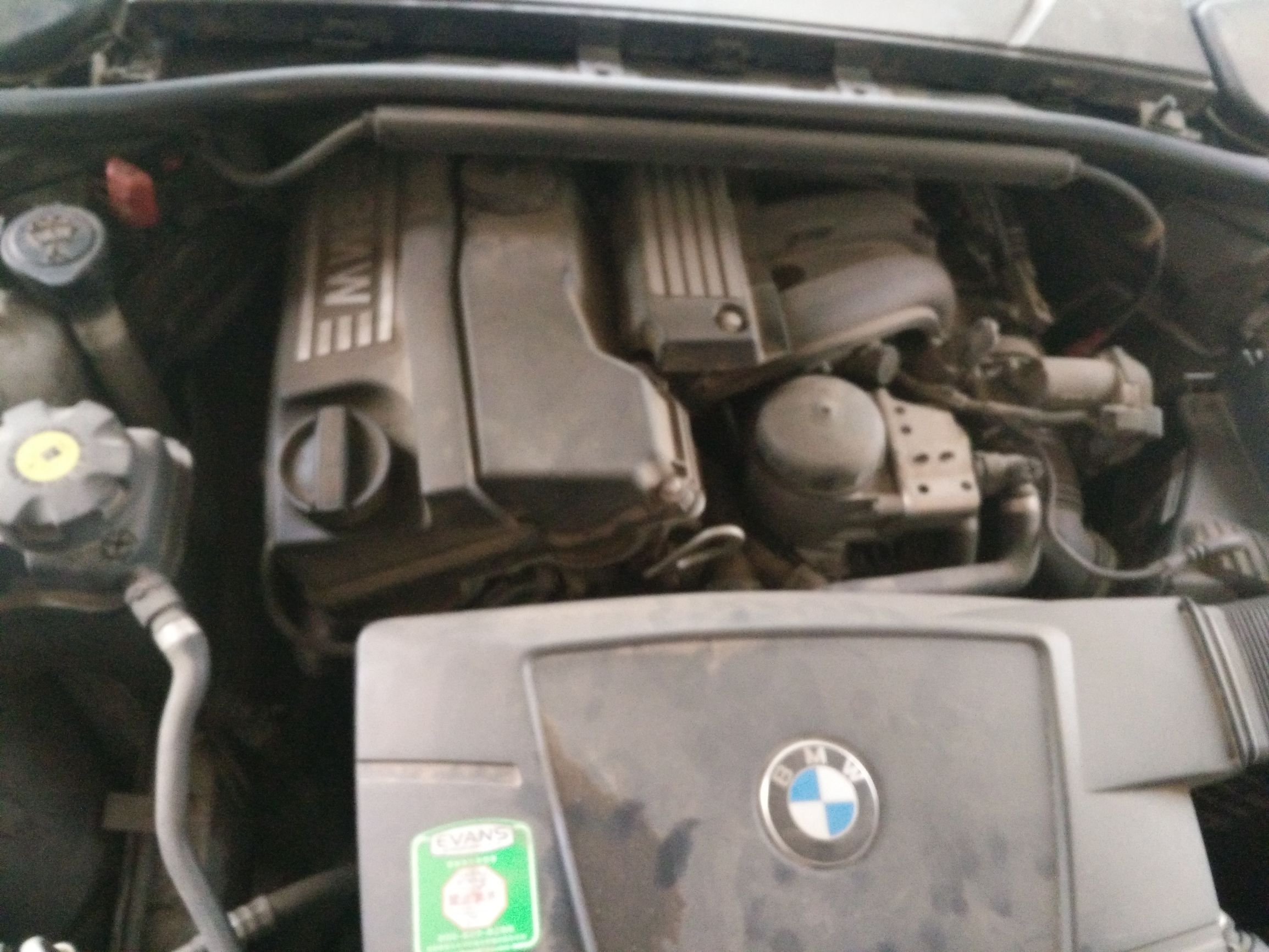 2011年的宝马320烧机油漏机油吗,11年宝马320官方建议加多少机油