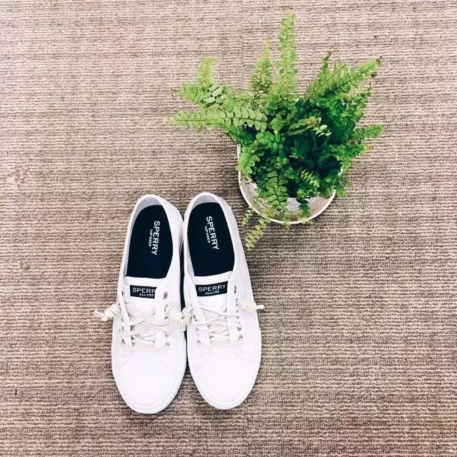 易烊千玺贝壳鞋子,易烊千玺穿的平价又潮的鞋