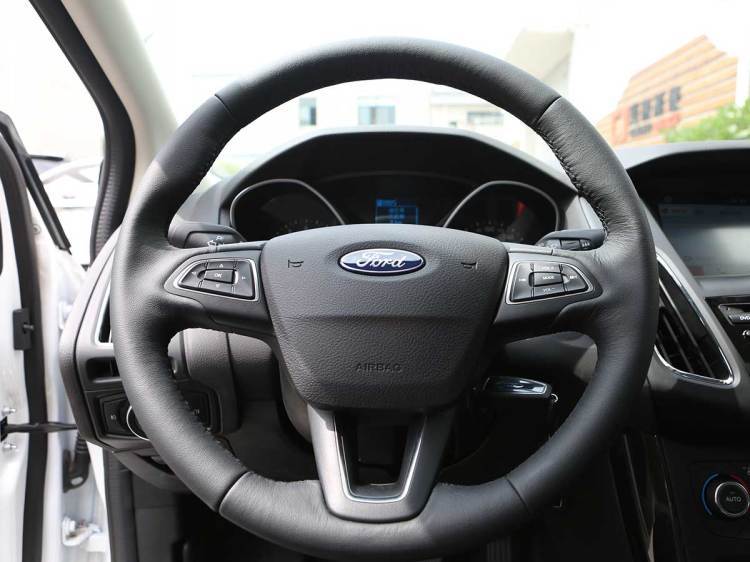 福克斯1.0t和1.6l发动机哪个更好,福特福克斯1.0t和嘉年华1.0t对比