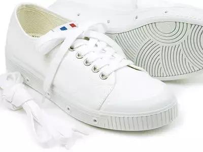 易烊千玺贝壳鞋子,易烊千玺穿的平价又潮的鞋