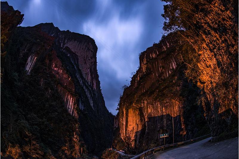 红叶满渝！麻将之余不如带上妹儿共赴巫山耍下！