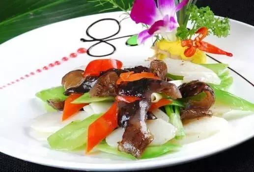 经常吃海参的人一定要看完视频,经常吃海参的人还有得癌症的吗