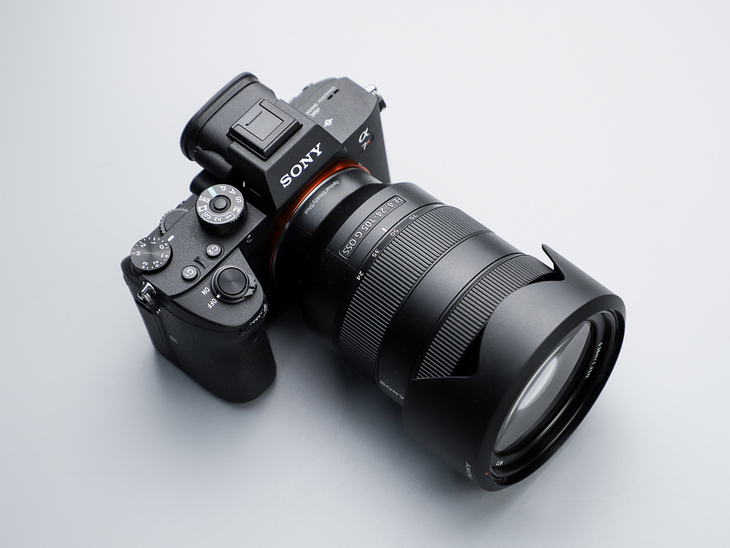 索尼fe24-105mmf4配哪款相机,小巧索尼微单像素高