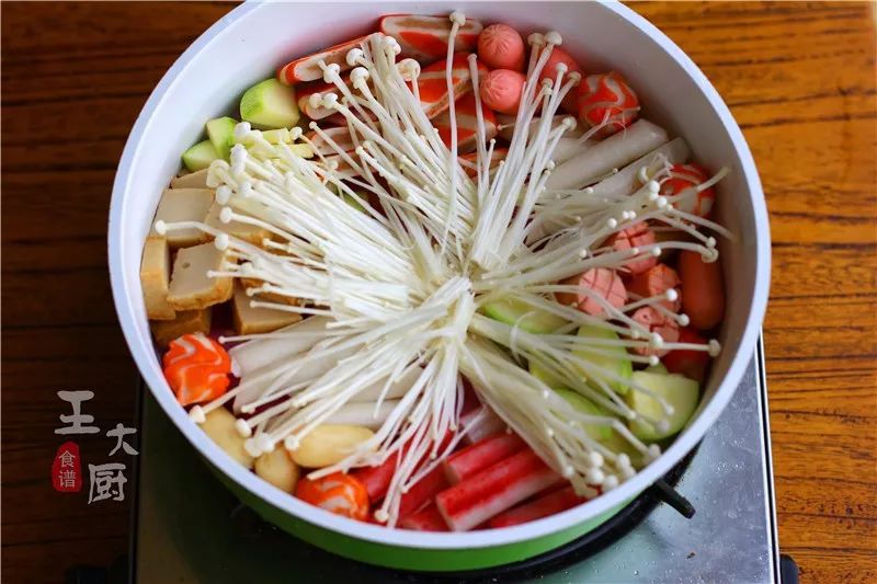 简单又实在的部队火锅,把人都能馋哭的美食的视频