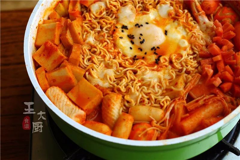 简单又实在的部队火锅,把人都能馋哭的美食的视频