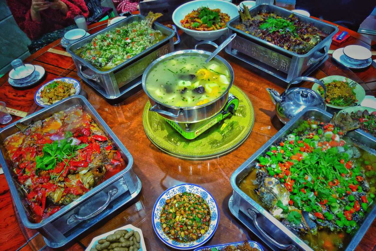 重庆美食之万州烤鱼,万州烤鱼第二届烤鱼节介绍