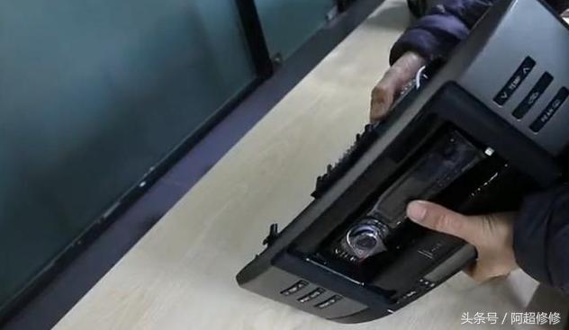 汽车怎么自己装ipad,旧的ipad如何改车载