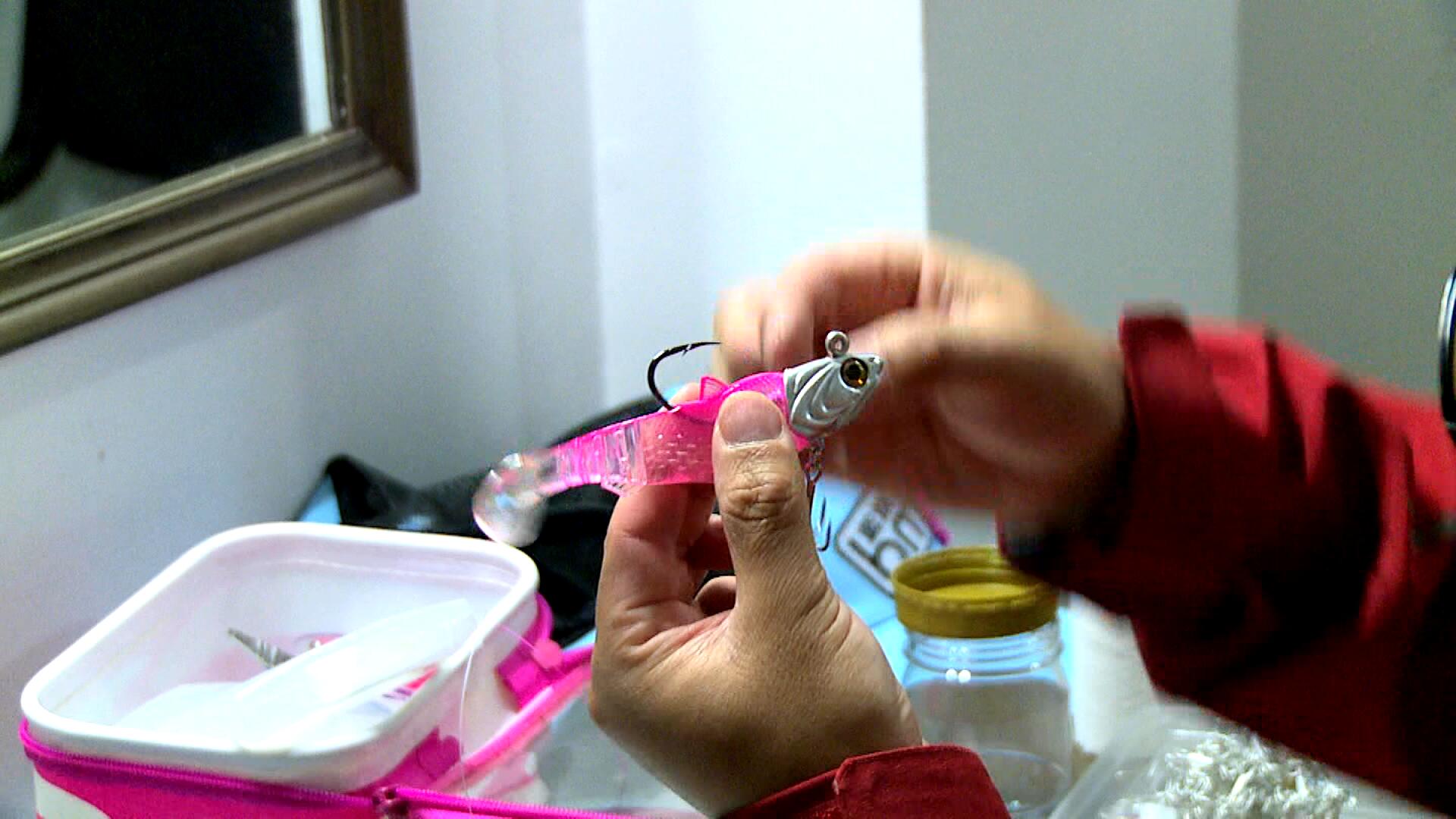 大鲈鱼也有一颗少女心，喜欢粉红色！