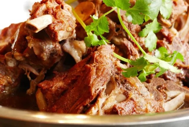 在寒冷的冬季运动时应该注意什么,在寒冷的地方冬天如何御寒